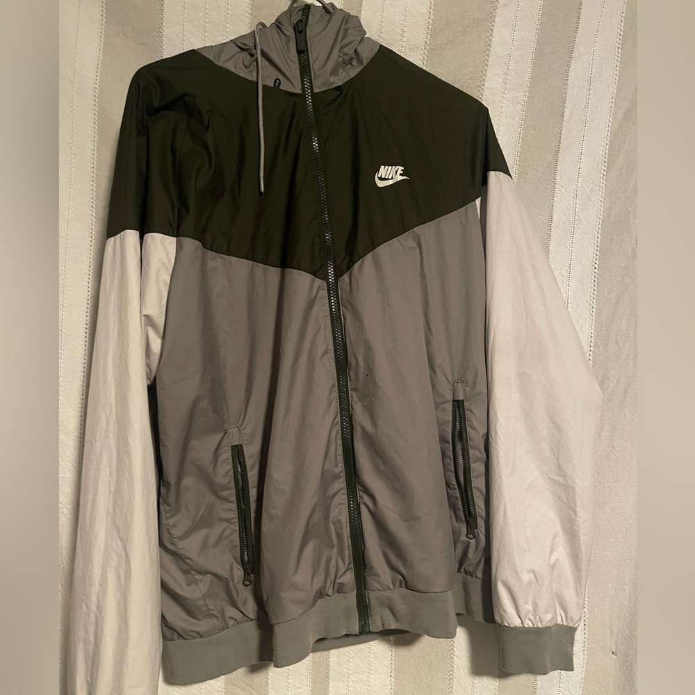 Nike olive green windbreaker lightly worn. L in men